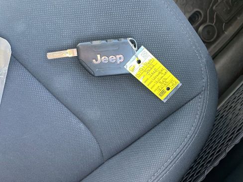 Used 2022 Jeep Wrangler Unlimited Willys image 30