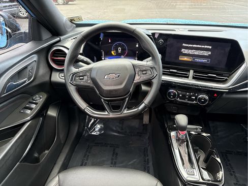 Used 2024 Chevrolet Trax RS w/ Sunroof Package image 14