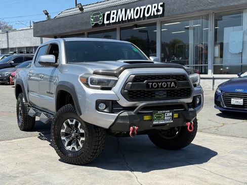 Used 2019 Toyota Tacoma TRD Sport AWD/4WD image 32