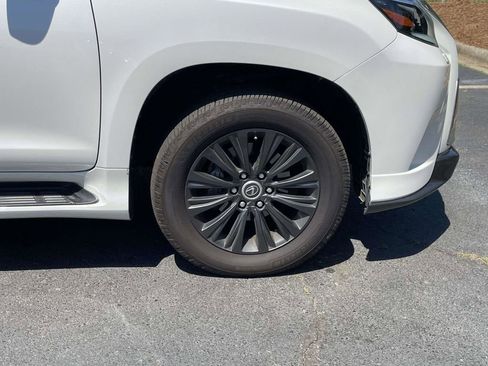 Used 2023 Lexus GX 460 Premium w/ Accessory Package AWD/4WD image 10