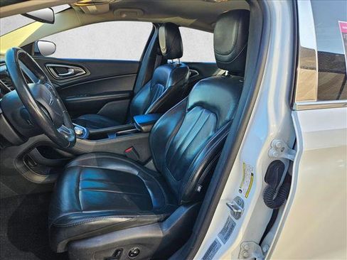 Used 2017 Chrysler 200 Limited Platinum image 19