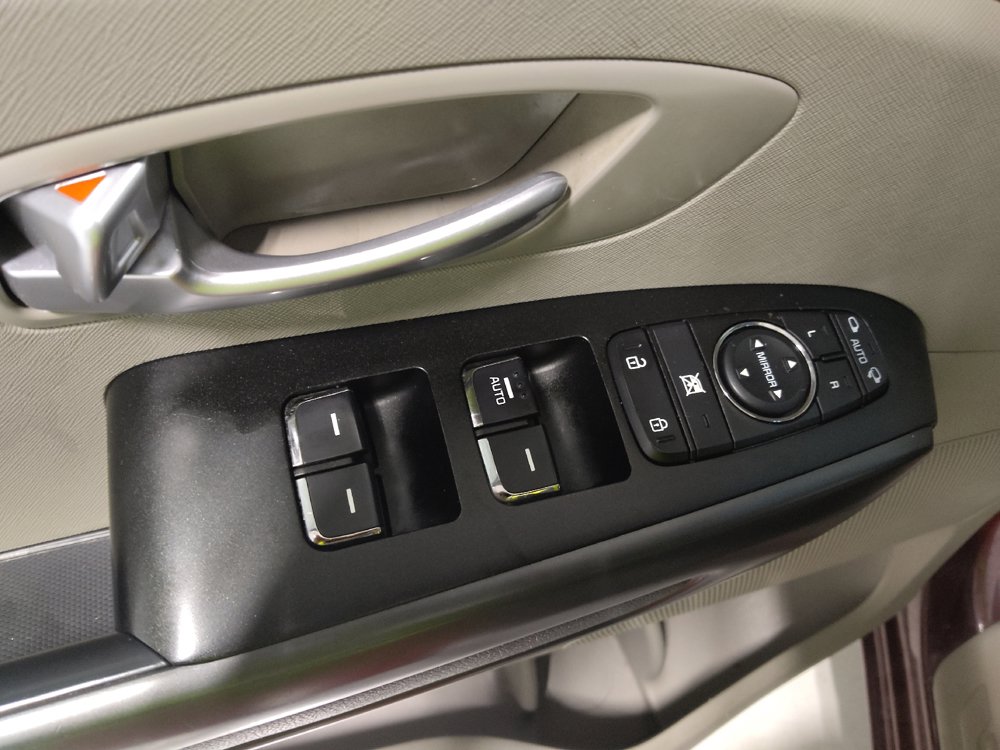 Used 2017 Kia Sedona LX w/ LX Essentials Premium Package FWD image 27