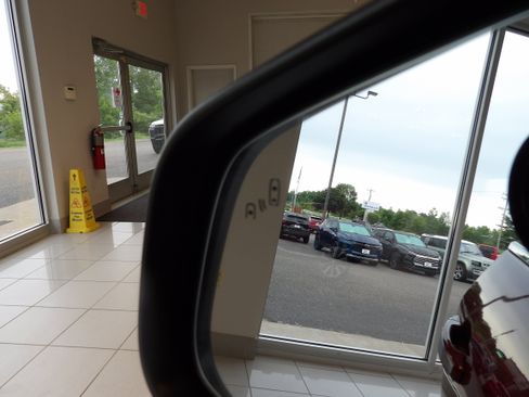 Used 2022 Buick Encore Preferred w/ Safety Package AWD/4WD image 8