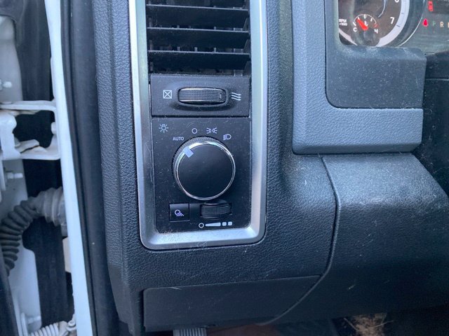 Used 2016 RAM 1500 Classic SLT AWD/4WD image 17