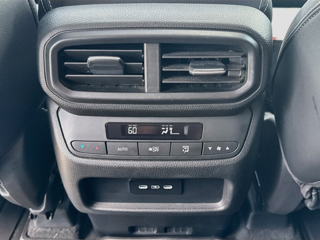 Used 2025 Honda Pilot Touring image 27