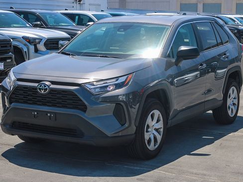 Used 2023 Toyota RAV4 LE AWD/4WD image 5