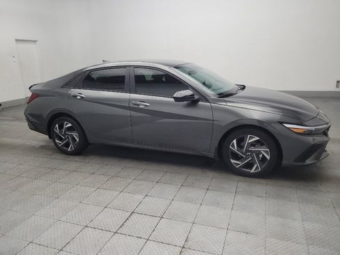 Used 2025 Hyundai Elantra Sport FWD image 11
