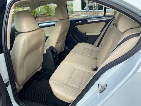 Used 2017 Volkswagen Jetta SE FWD image 10