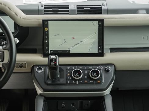 Used 2022 Land Rover Defender 110 SE AWD/4WD image 32