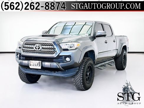 Used 2016 Toyota Tacoma TRD Sport image 1
