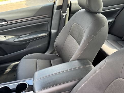 Used 2024 Nissan Altima 2.5 SV FWD image 7