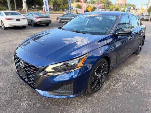 Used 2024 Nissan Altima 2.5 SR FWD image 2