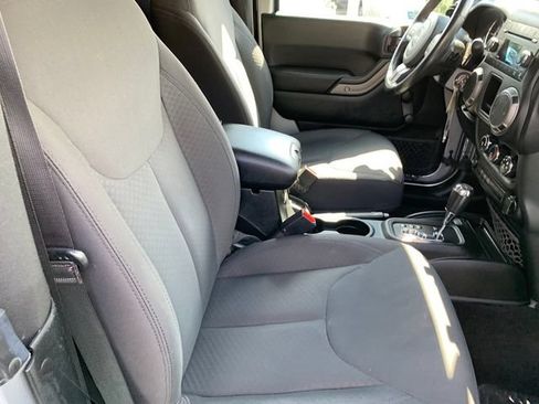 Used 2018 Jeep Wrangler Sport AWD/4WD image 13
