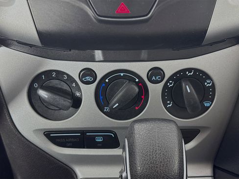 Used 2014 Ford Focus SE FWD image 14