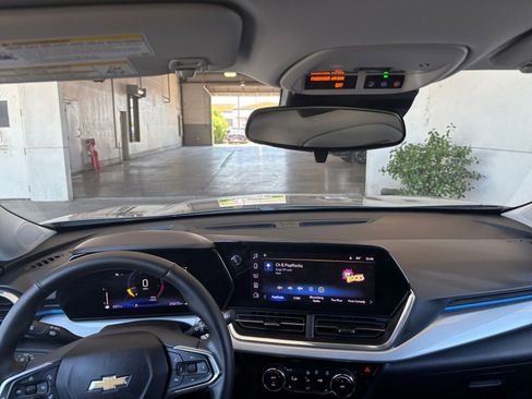 Used 2025 Chevrolet Trax LT w/ LT Convenience Package FWD image 34