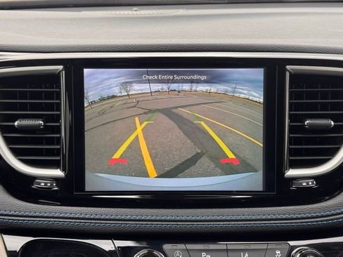 Used 2021 Chrysler Pacifica Touring w/ Uconnect Theater Family Group image 20