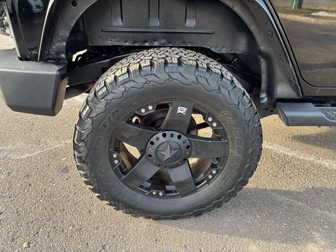 Used 2012 Jeep Wrangler Unlimited Sahara AWD/4WD image 19