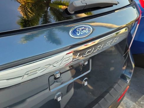 Used 2023 Ford Explorer XLT RWD image 5