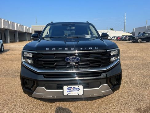 New 2025 Ford Expedition Platinum w/ Driver's Package image 8