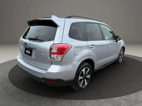 Used 2017 Subaru Forester 2.5i Premium w/ All-Weather Package AWD/4WD image 5