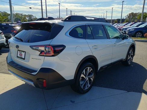Certified 2022 Subaru Outback Limited image 5