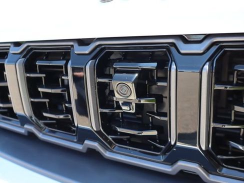 New 2026 Jeep Grand Cherokee Summit w/ Obsidian Package AWD/4WD image 8