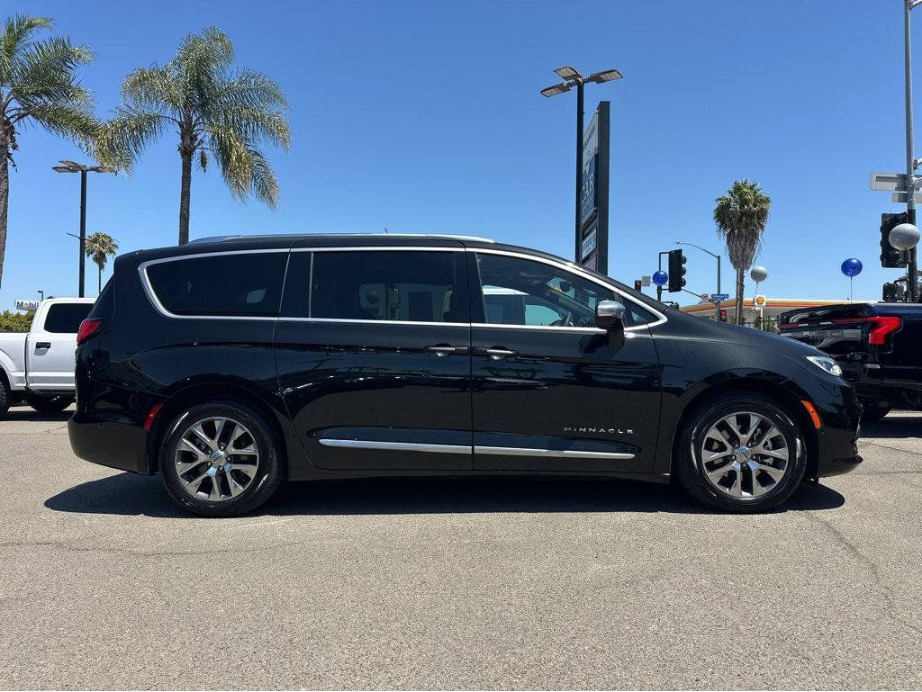 Used 2023 Chrysler Pacifica Pinnacle FWD image 43