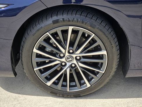 Used 2024 Lexus ES 350 w/ Premium Package FWD image 7