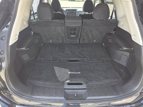 Used 2017 Nissan Rogue SV image 8