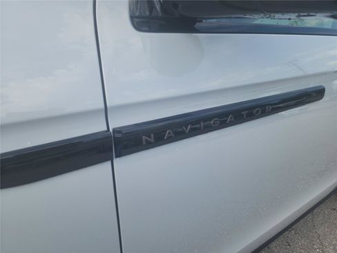 New 2026 Lincoln Navigator Black Label w/ Black Label Special Edition AWD/4WD image 10