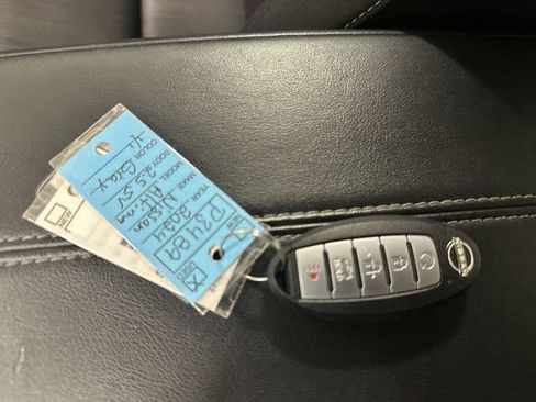Used 2024 Nissan Altima 2.5 SV FWD image 24