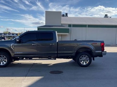 Used 2019 Ford F350 Lariat w/ Chrome Package image 5