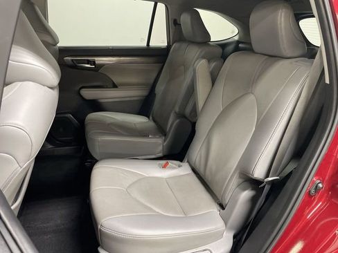 Used 2021 Toyota Highlander Limited image 23