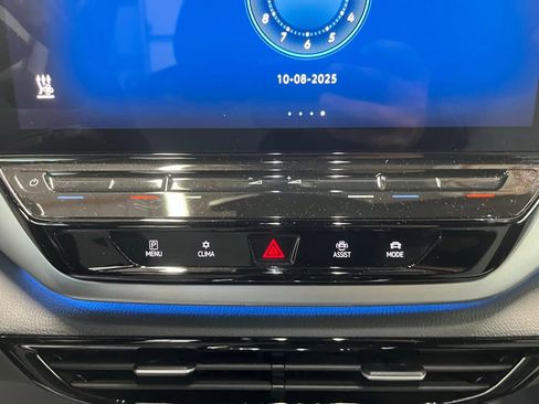 Used 2023 Volkswagen ID.4 Pro image 15