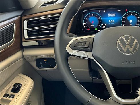 New 2026 Volkswagen Atlas SE w/ Black Wheel Package image 22