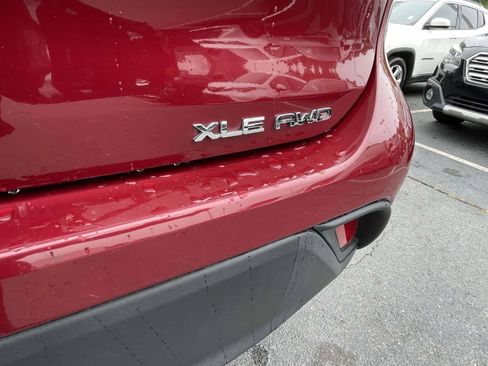 Used 2022 Toyota Highlander XLE AWD/4WD image 14