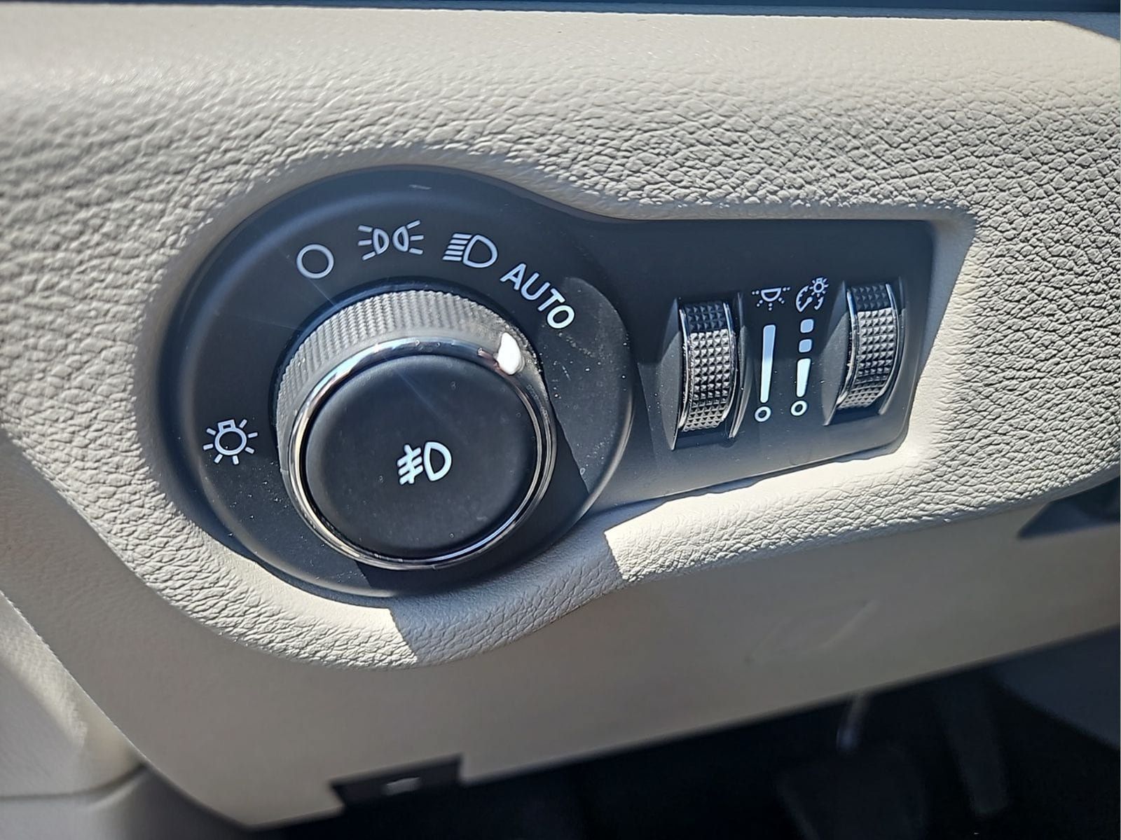 Used 2023 Chrysler Pacifica Touring-L FWD image 30