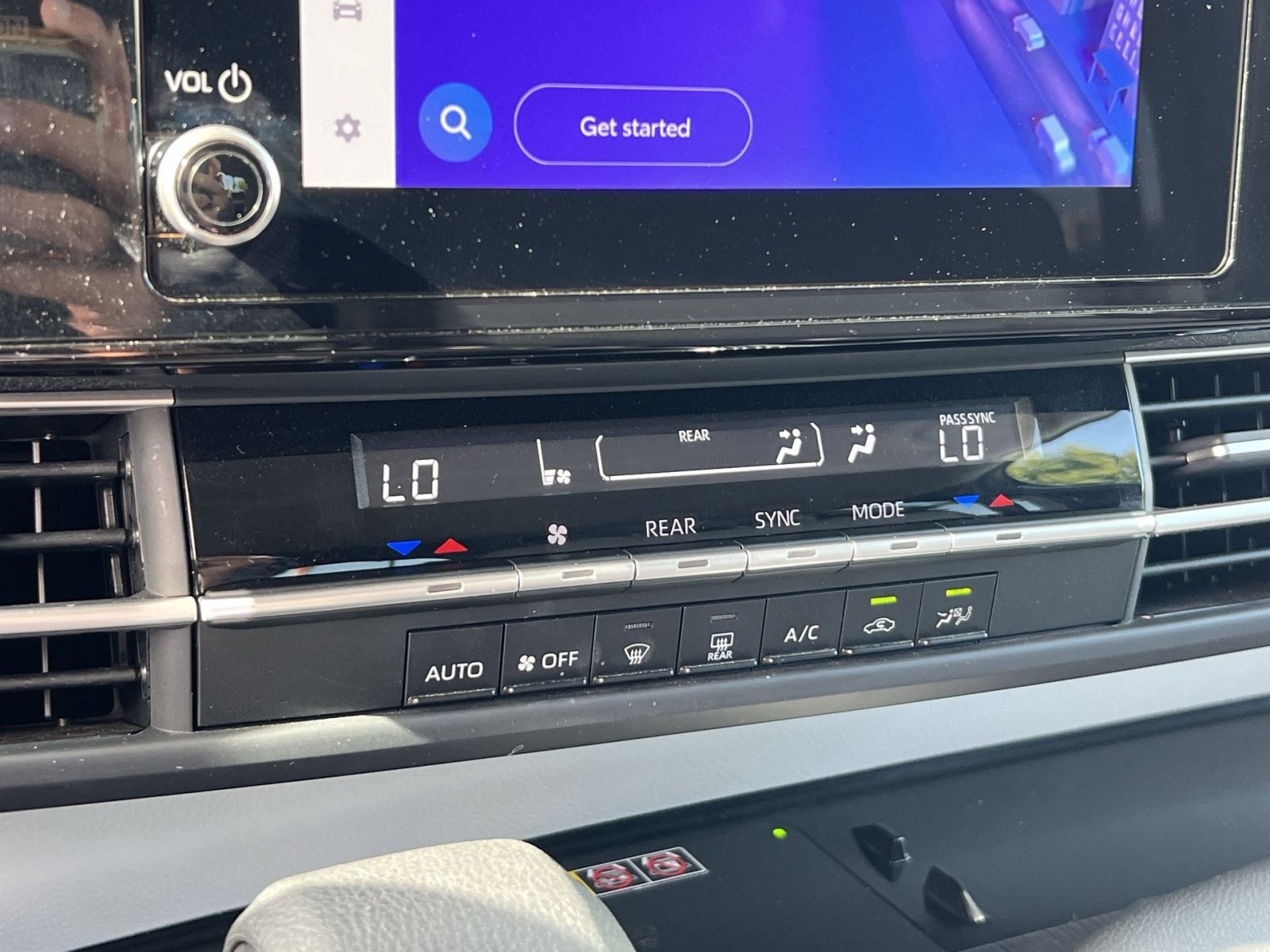 Used 2025 Toyota Sienna LE FWD image 19