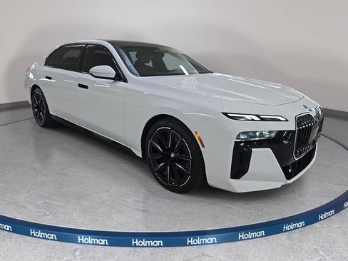 Certified 2025 BMW 740i w/ Premium Package RWD image 3