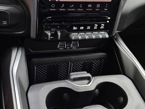 New 2026 RAM 3500 Laramie AWD/4WD image 19