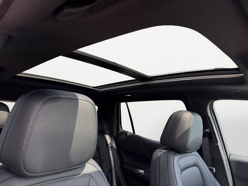 New 2026 Chevrolet Equinox LT w/ Convenience Package II image 16