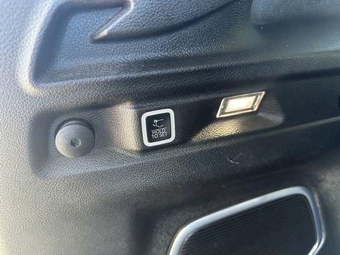 Used 2023 Jeep Grand Cherokee L Limited w/ Luxury Tech Group II image 15