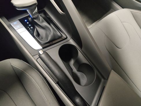 Used 2025 Hyundai Elantra Sport image 26