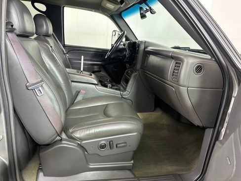 Used 2006 Chevrolet Silverado 2500 LT w/ Heavy-Duty Power Package image 28