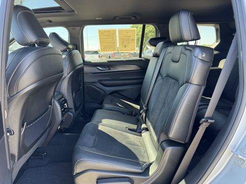 Used 2025 Jeep Grand Cherokee L Altitude image 31