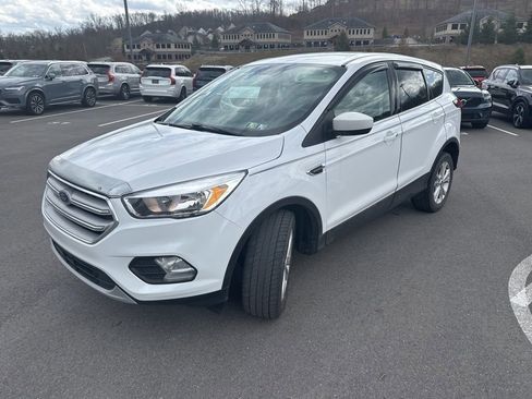 Used 2019 Ford Escape SE image 1