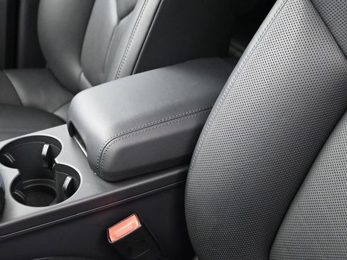 Certified 2026 Porsche Macan image 21