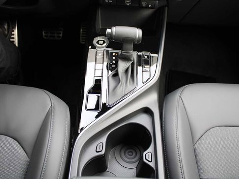 New 2025 Kia Niro EX image 32