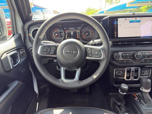 New 2026 Jeep Wrangler Unlimited Sahara AWD/4WD image 19