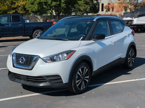 Used 2020 Nissan Kicks SV image 10